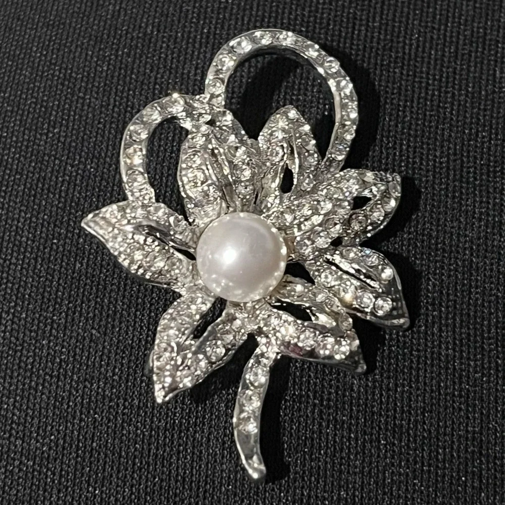 Silver Tone Floral Brooch Rhinestone Faux Pearl Flower Pin Jewelry